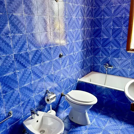 Rosa 100 Dal Mare, 3 Posti Auto E Giardino