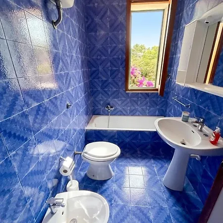 Rosa 100 Dal Mare, 3 Posti Auto E Giardino Tatil Evi *